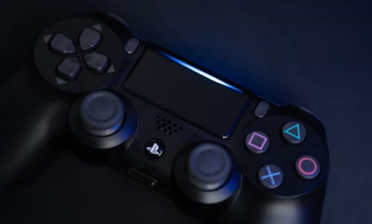 Which controller to choose for an RPG fan for PS4 or PS5?