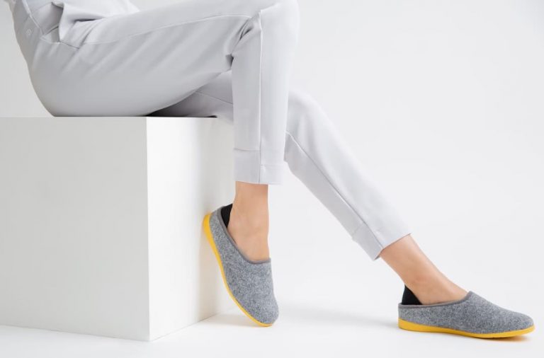 A Guide to Buying Slippers Online for Perfect Walk